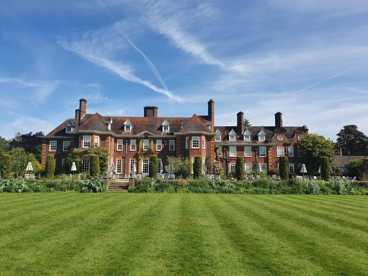 Barnett Hill Hotel Guildford Exterior photo