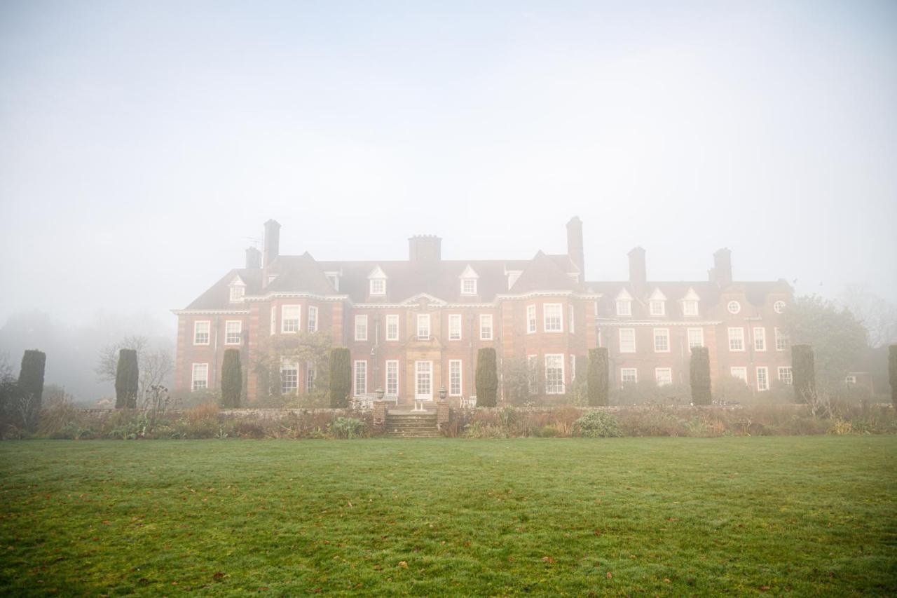 Barnett Hill Hotel Guildford Exterior photo