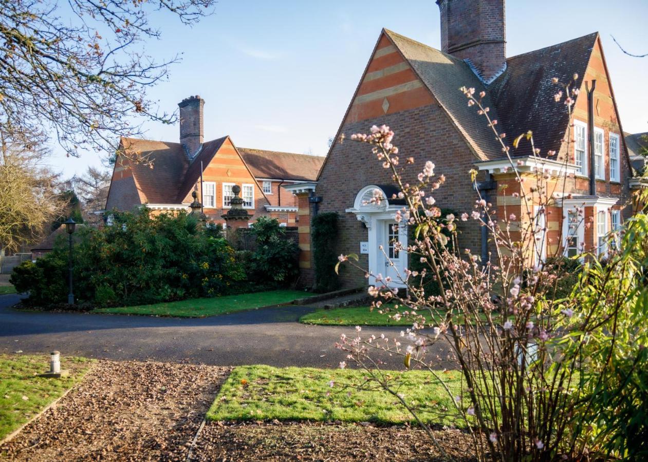 Barnett Hill Hotel Guildford Exterior photo