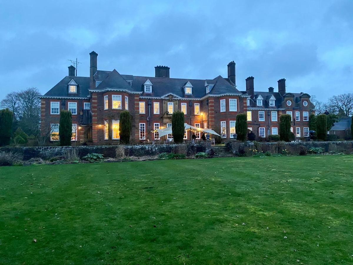 Barnett Hill Hotel Guildford Exterior photo