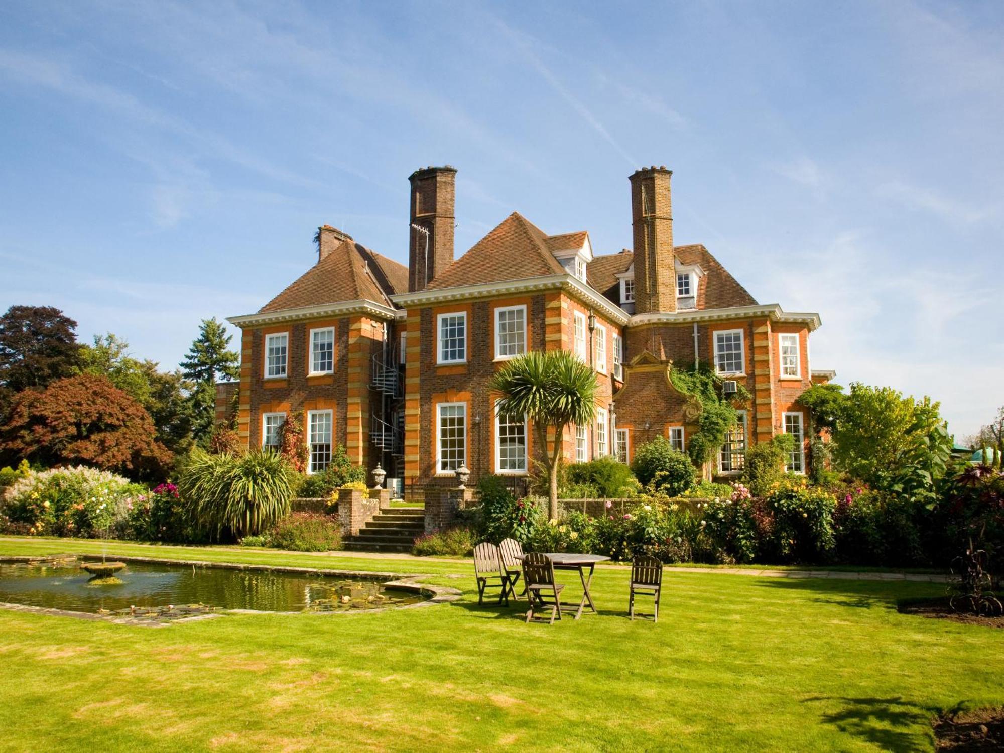 Barnett Hill Hotel Guildford Exterior photo